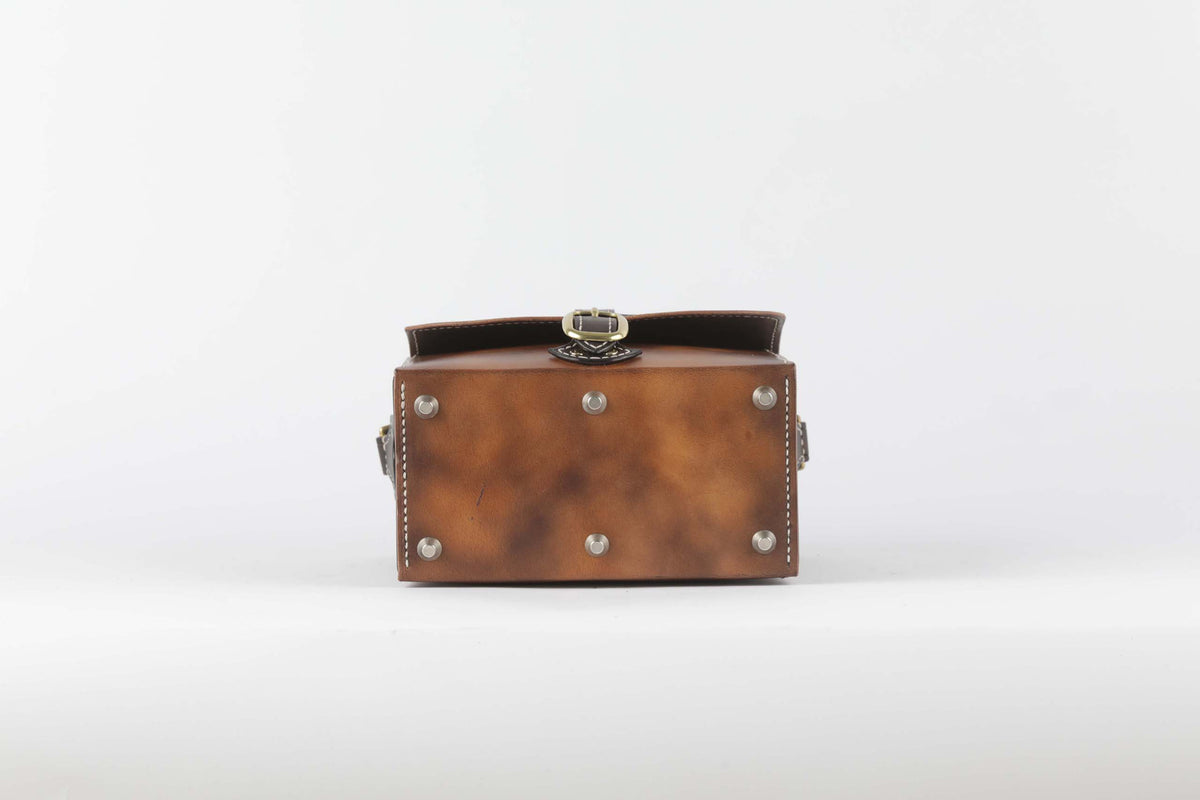 <tc>Skræddersyet håndmalet patrontaske til hele æsker i Skildpaddefarver</tc>