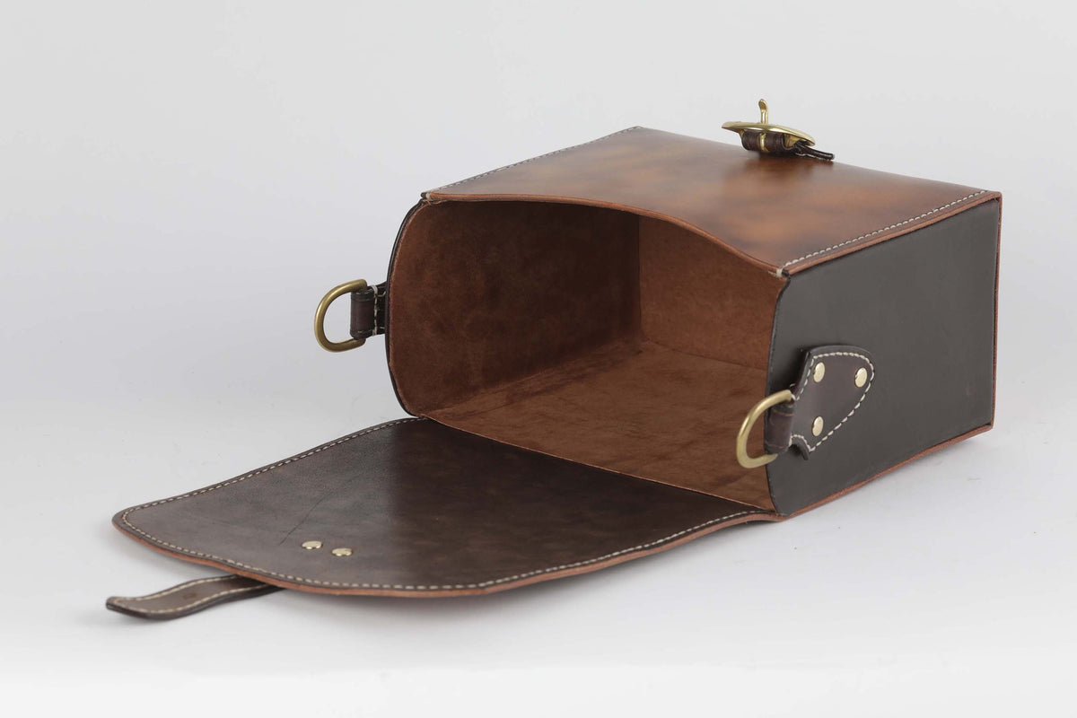 <tc>Skræddersyet håndmalet patrontaske til hele æsker i Skildpaddefarver</tc>